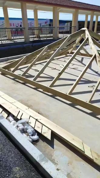 #施工現場實拍 #防腐木工程 #涼亭 #景區(qū)建設 防腐木涼亭起飛